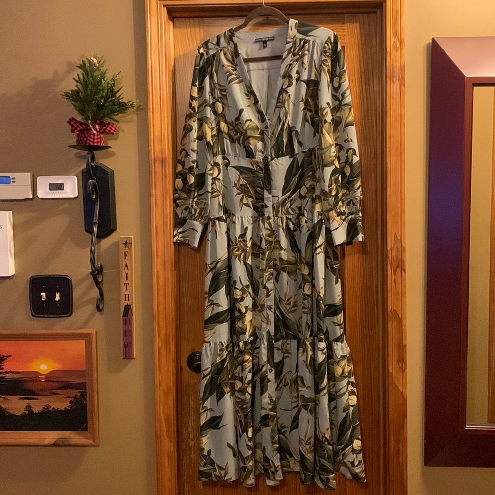 Awesome Guess floral maxi dress, subtle loops for belt- fab with or without